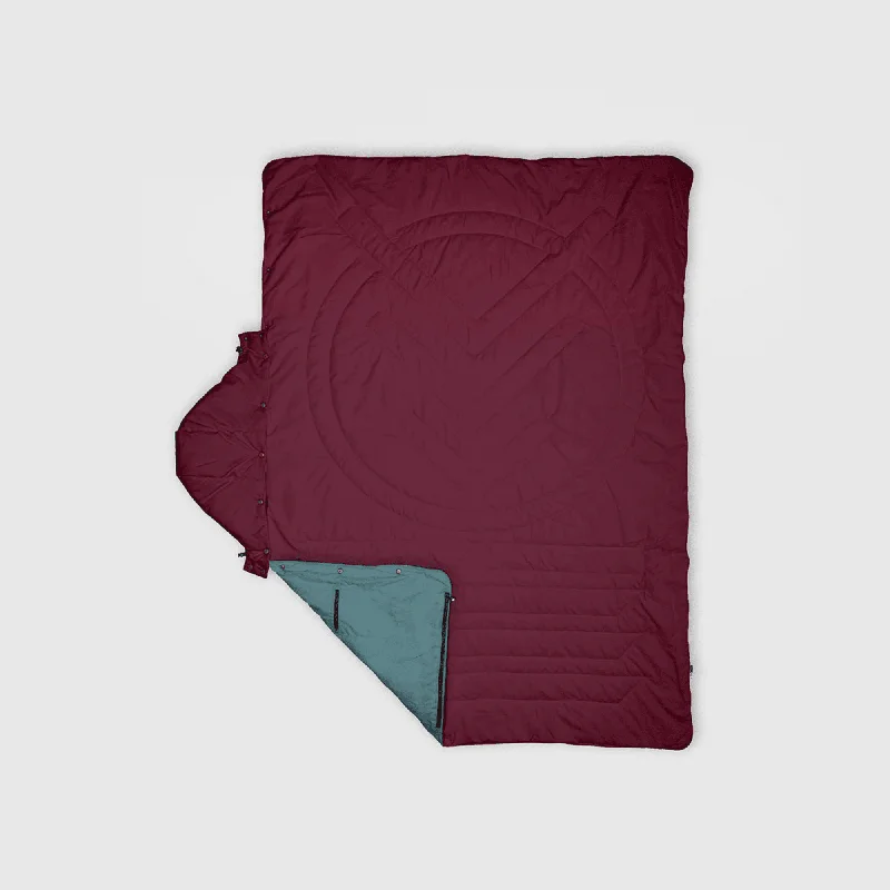 King - size blankets to cover large beds comfortablyVOITED Recycled Ripstop Travel Blanket - Cardinal / Arctic King - size blankets to cover large beds comfortablyVOITED Recycled Ripstop Travel Blanket - Cardinal / Arctic