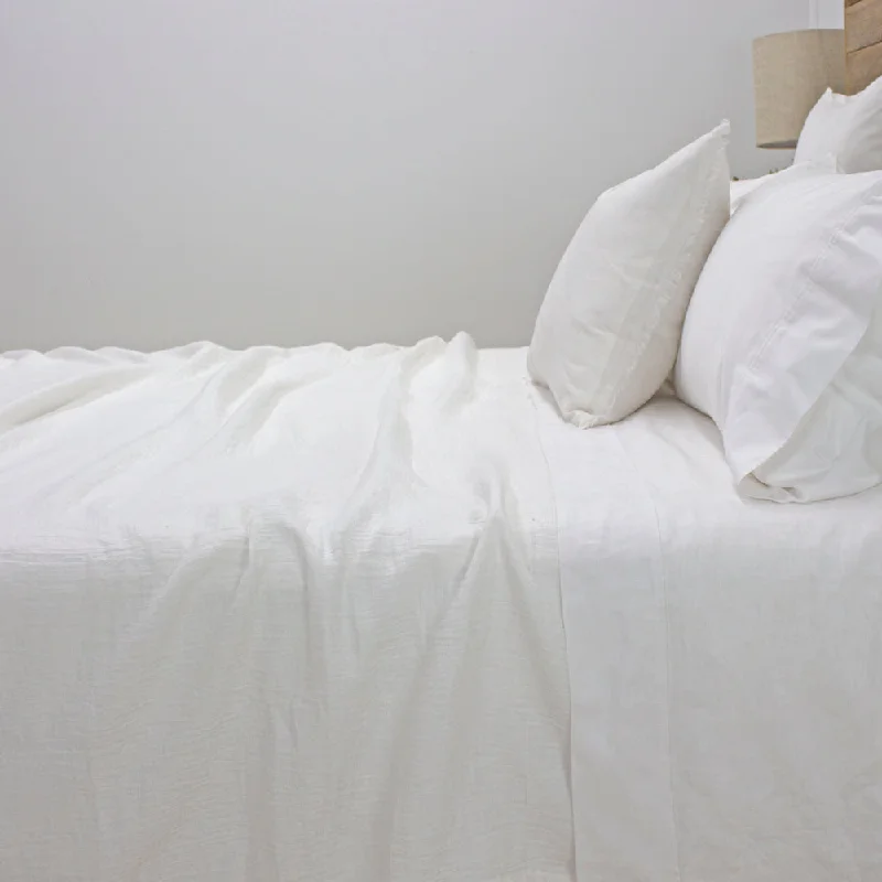 Acrylic blankets for a soft and affordable alternativeMatelasse Coverlet