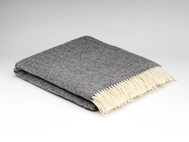 Alpaca wool blankets for a hypoallergenic and warm optionStorm Grey Herringbone Throw Alpaca wool blankets for a hypoallergenic and warm optionStorm Grey Herringbone Throw