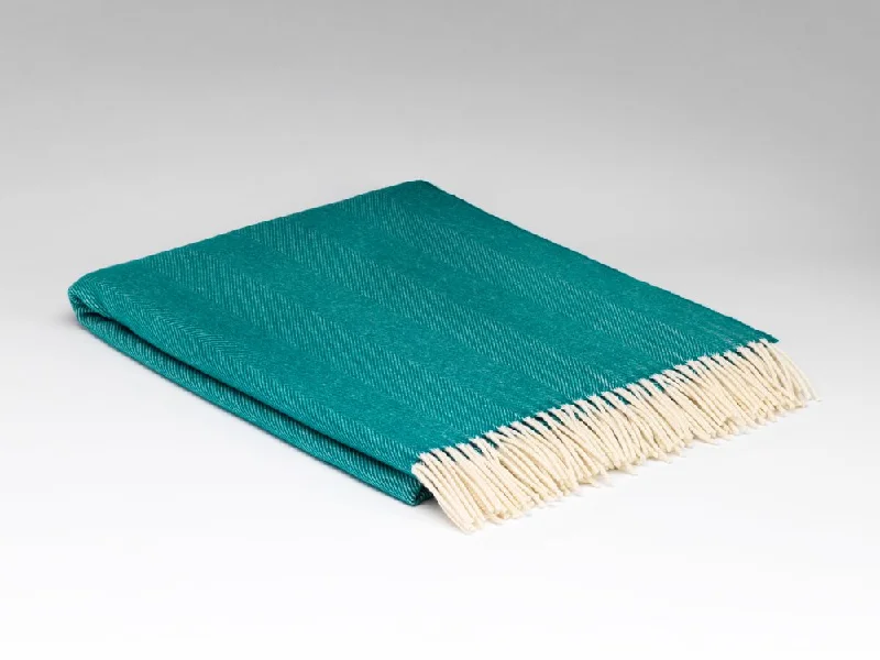Linen blankets with a rustic and textured lookTropical Green Herringbone Throw