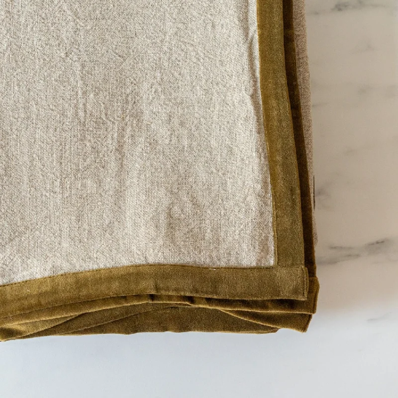 Silk blankets with a smooth and elegant touchVelvet Trim Bed Blanket